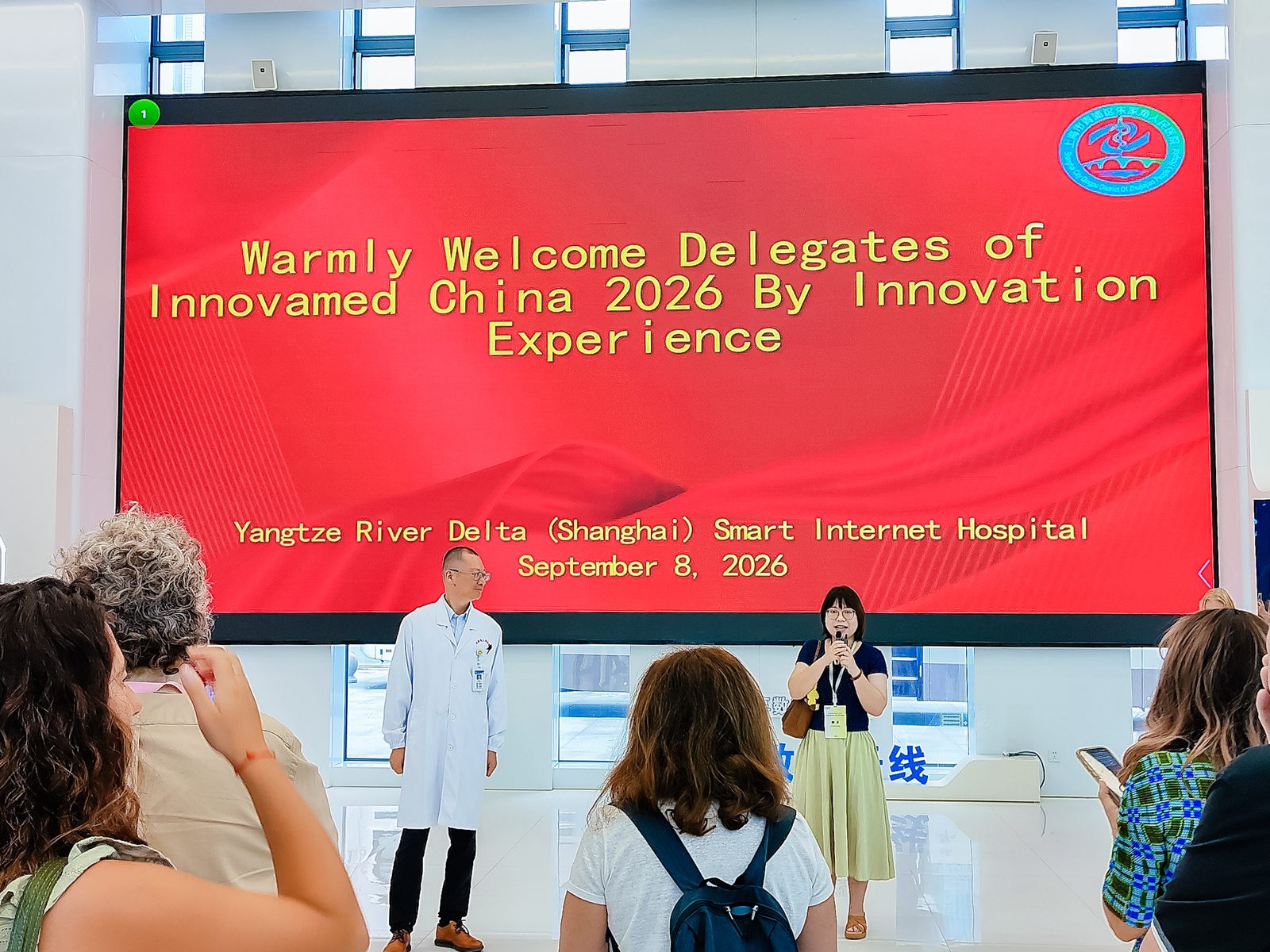 Bienvenida a la delegación en un smart hospital de Shanghai