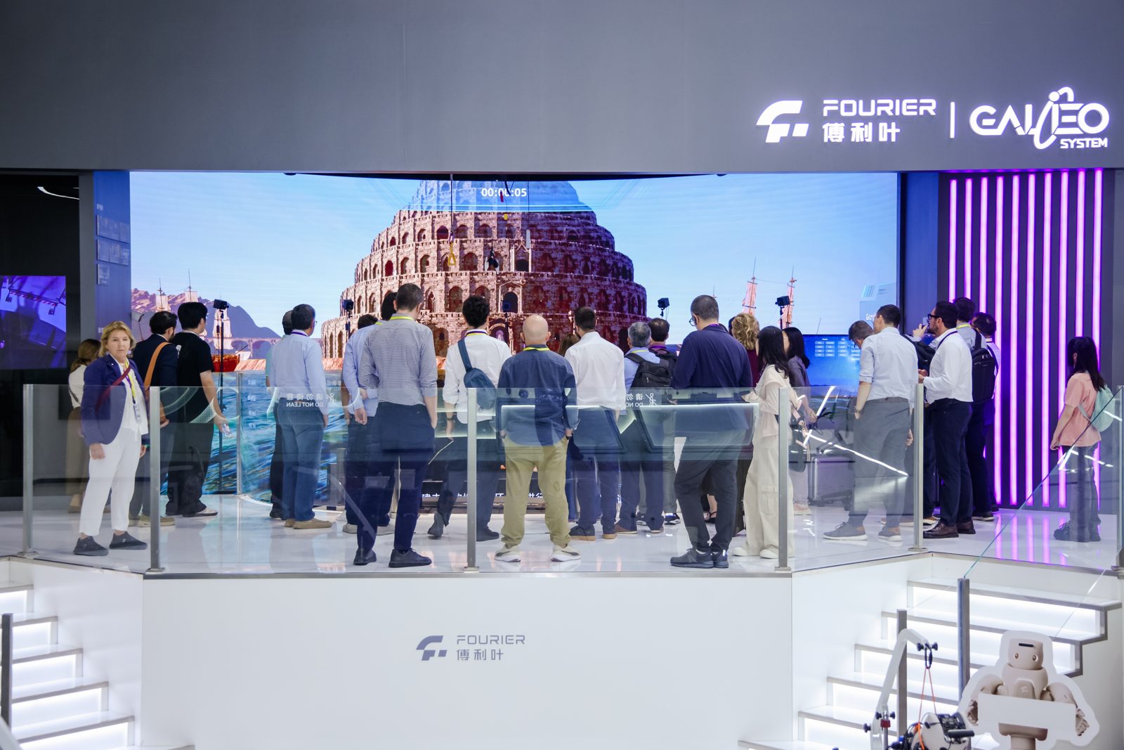 Recorrida por showroom de robótica médica en China